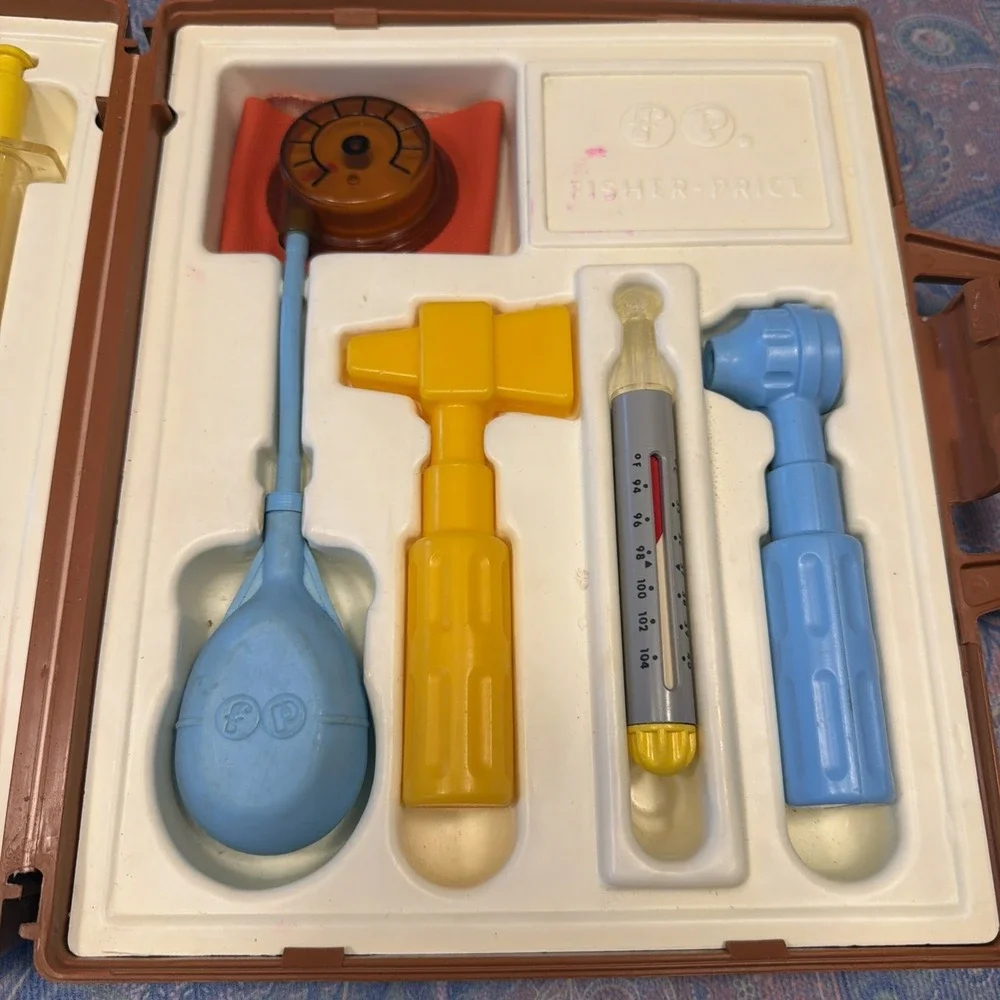 Fisher Price Medical Kit #936 "Complete" Good Condition Set ~ Vintage 1977 USA - Picture 9 of 14